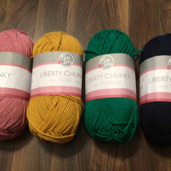 4 Balls yarn 200 grams each. - Picture 1 of 2